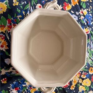 Williams Sonoma Octagonal Ceramic Serving Bowl in Cream